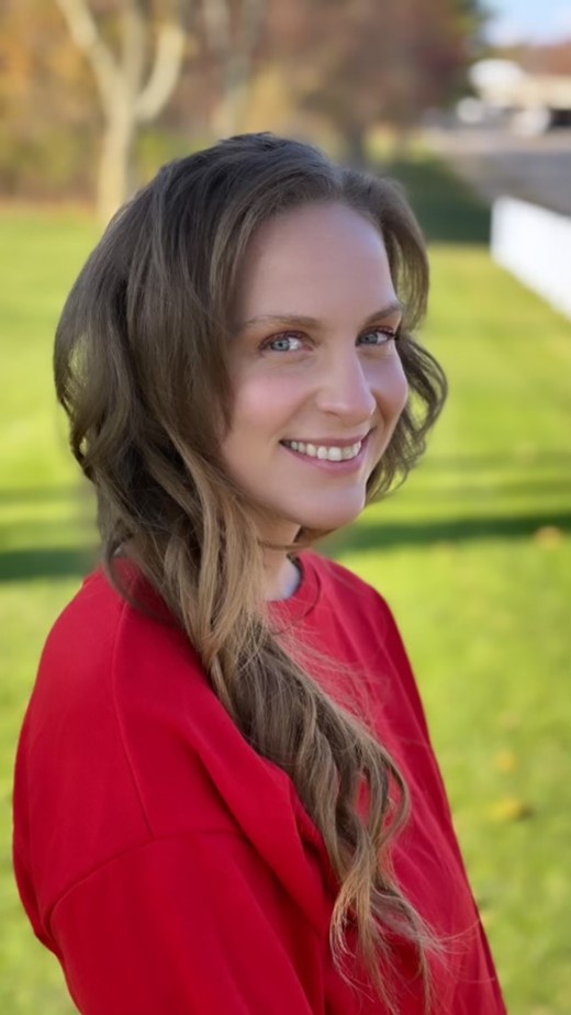 69388c845d114_current headshot (1)